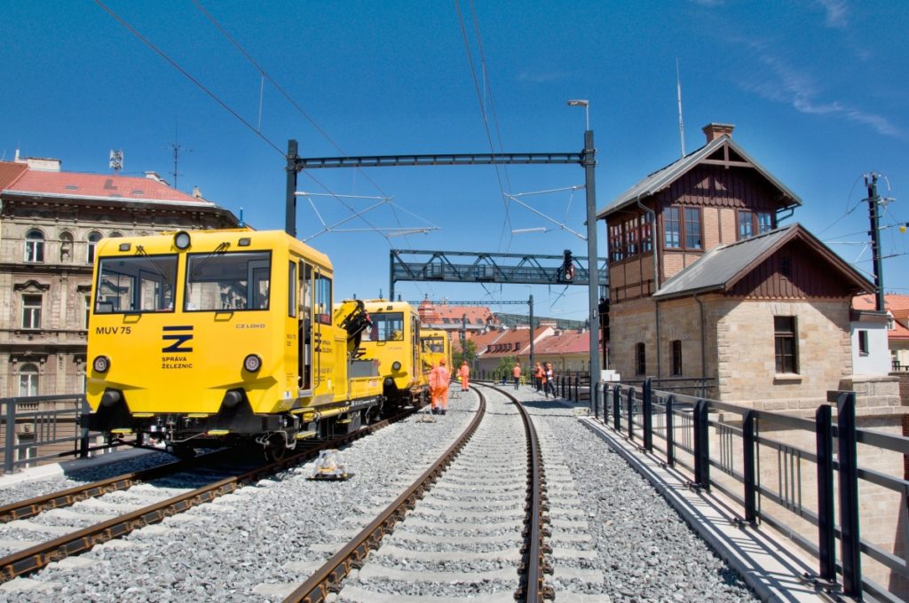 Vlaky se vrátily na zrekonstruovaný Negrelliho viadukt