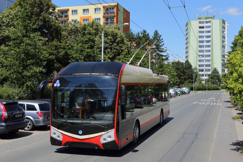 V Jihlavě už slouží nové trolejbusy ze Škody Electric